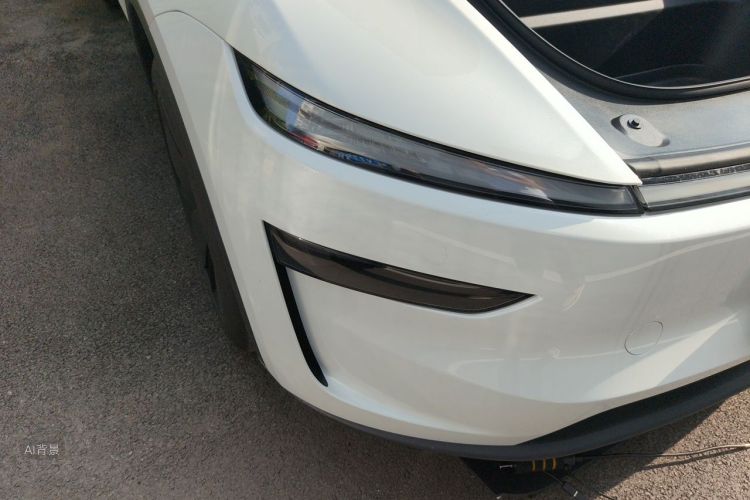 Tesla Model Y 2025 #8 Tesla Model Y 2025 car image #8