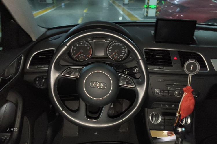 Audi Q3 2015 car image #12