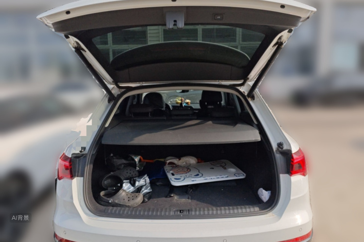 Audi Q3 2020 car image #21