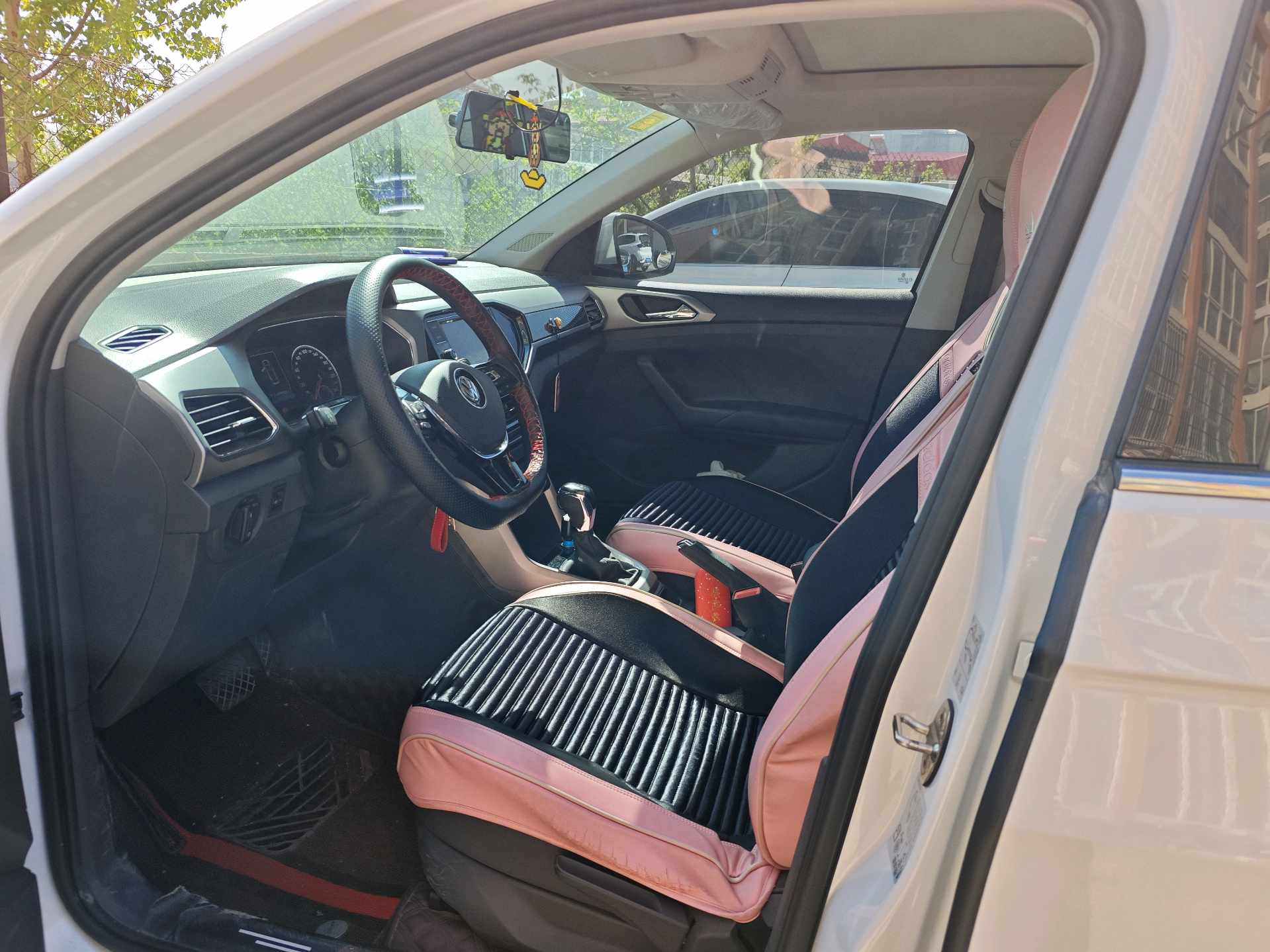 Volkswagen T-Cross 2020 car image #4