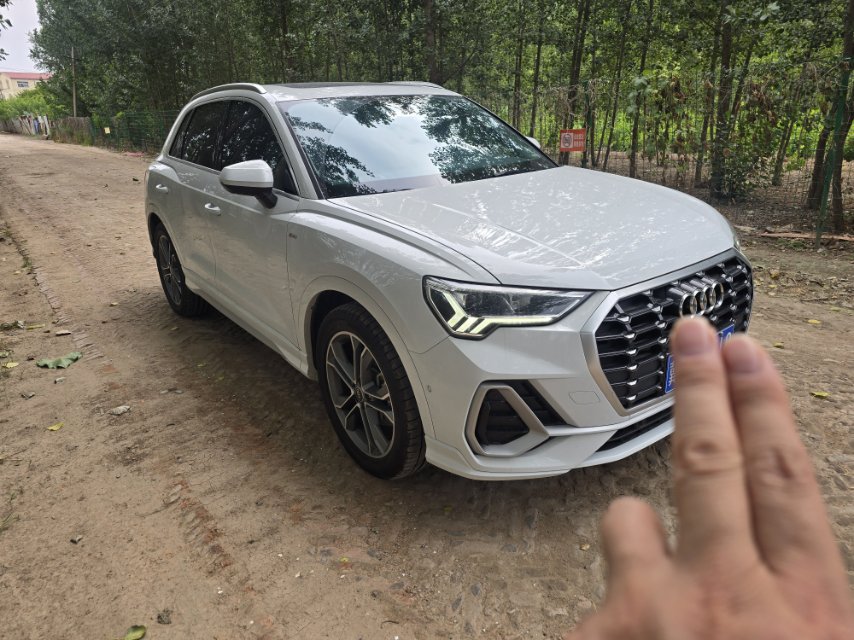 Audi Q3 2022 car image #2