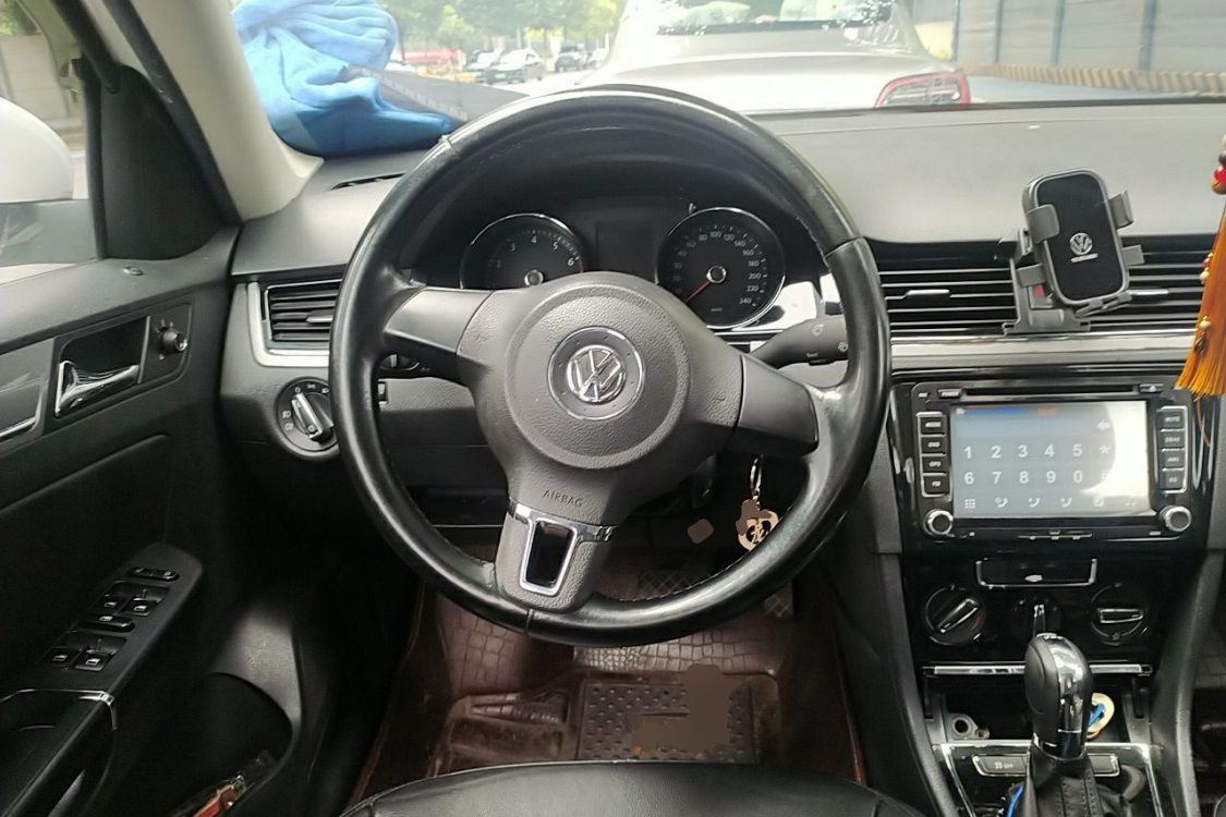 Volkswagen Bora 2013 car image #22