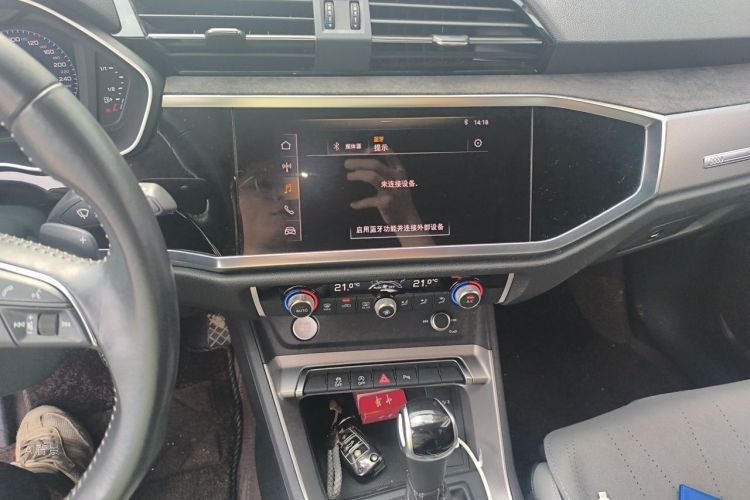 Audi Q3 2019 car image #15