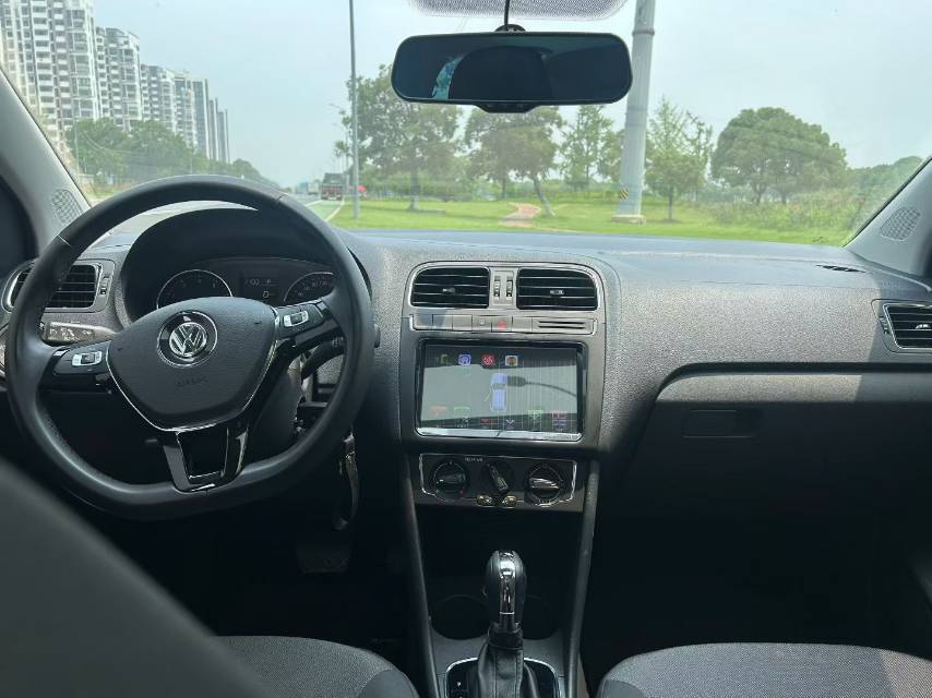 Volkswagen Polo 2017 car image #7