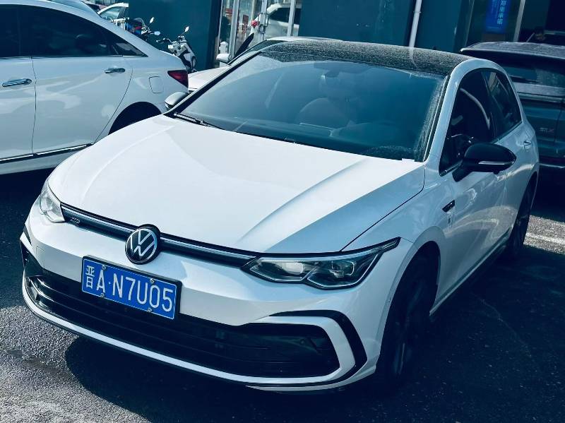 Volkswagen Golf 2023 car image #3