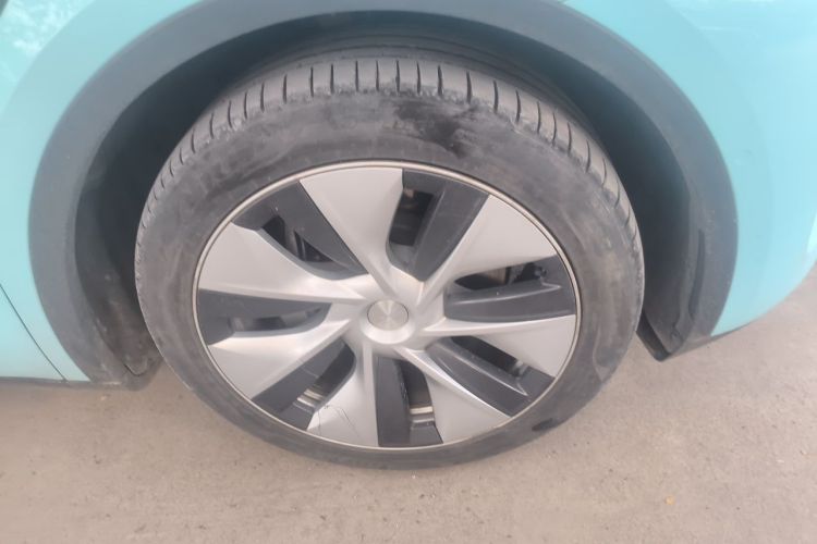 Tesla Model Y 2022 car image #9