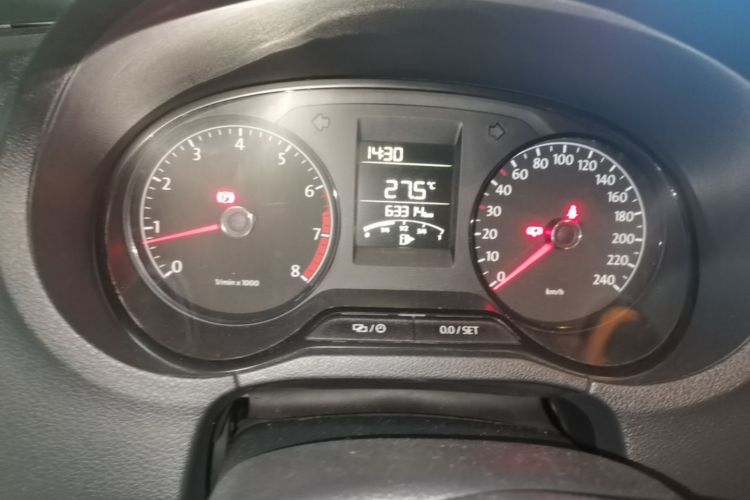Volkswagen Polo 2015 car image #12
