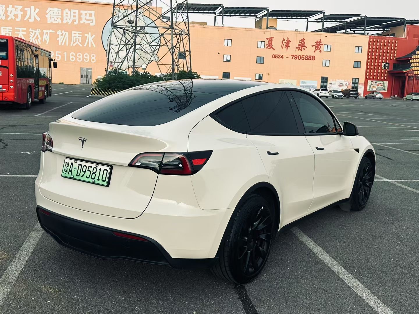 Tesla Model Y 2021 #6 Tesla Model Y 2021 car image #6