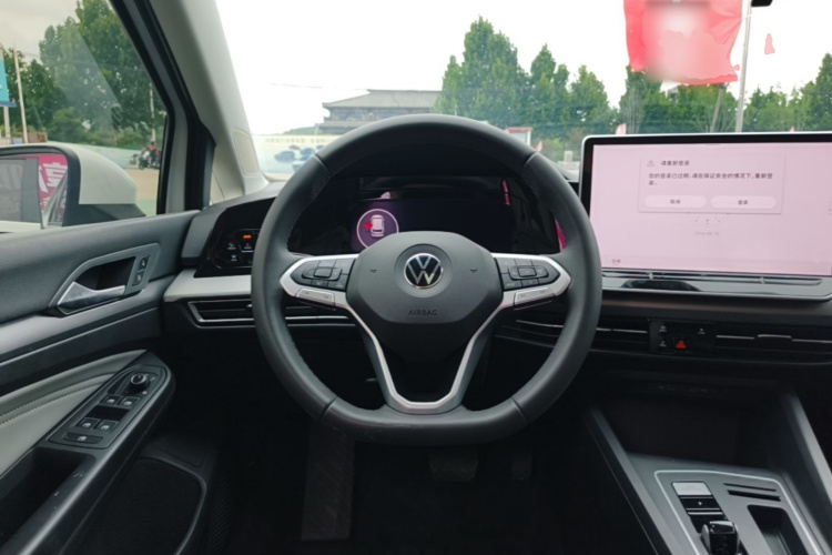Volkswagen Golf 2025 car image #15