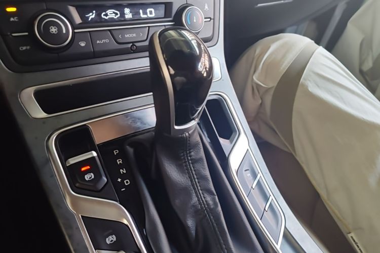 GEELY Emgrand 2018 car image #14