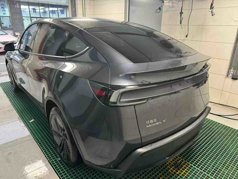 Tesla Model Y 2025 car image #4