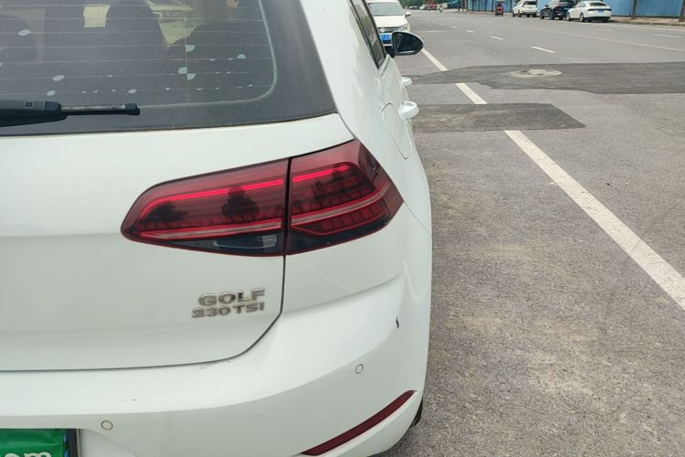 Volkswagen Golf 2018 car image #8