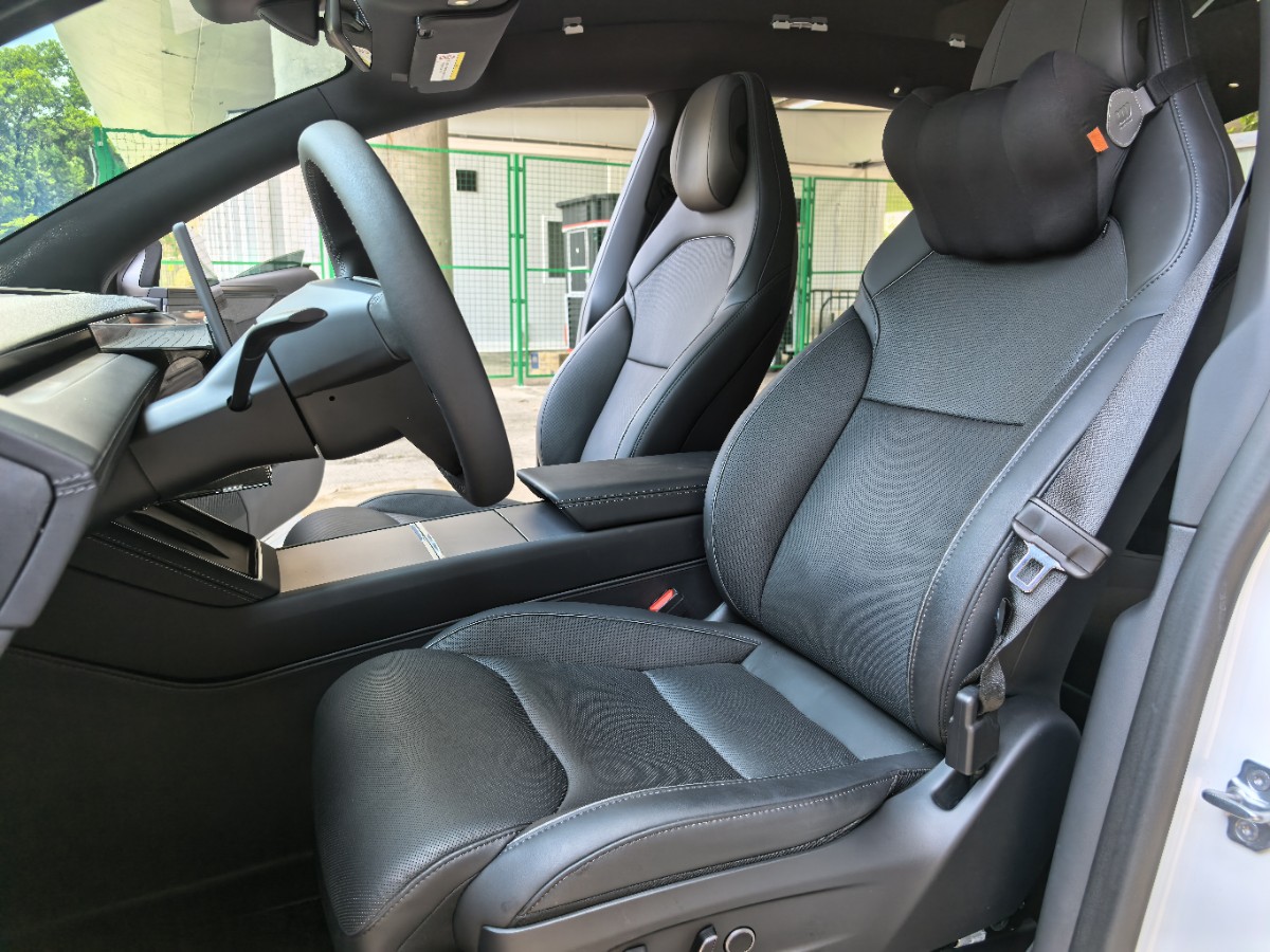 Tesla Model Y L 2025 #5 Tesla Model Y L 2025 car image #5