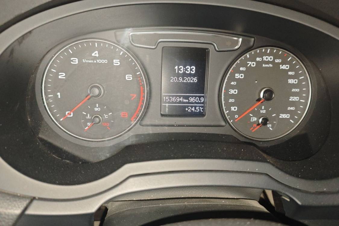 Audi Q3 2018 car image #25