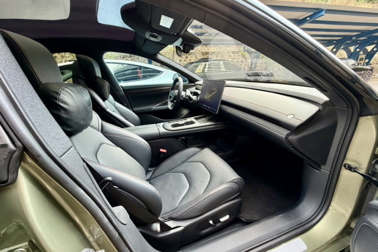 MI SU7 2024 immagine di auto #30