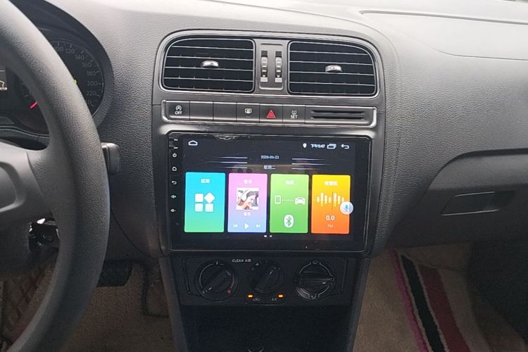 Volkswagen Polo 2018 car image #13