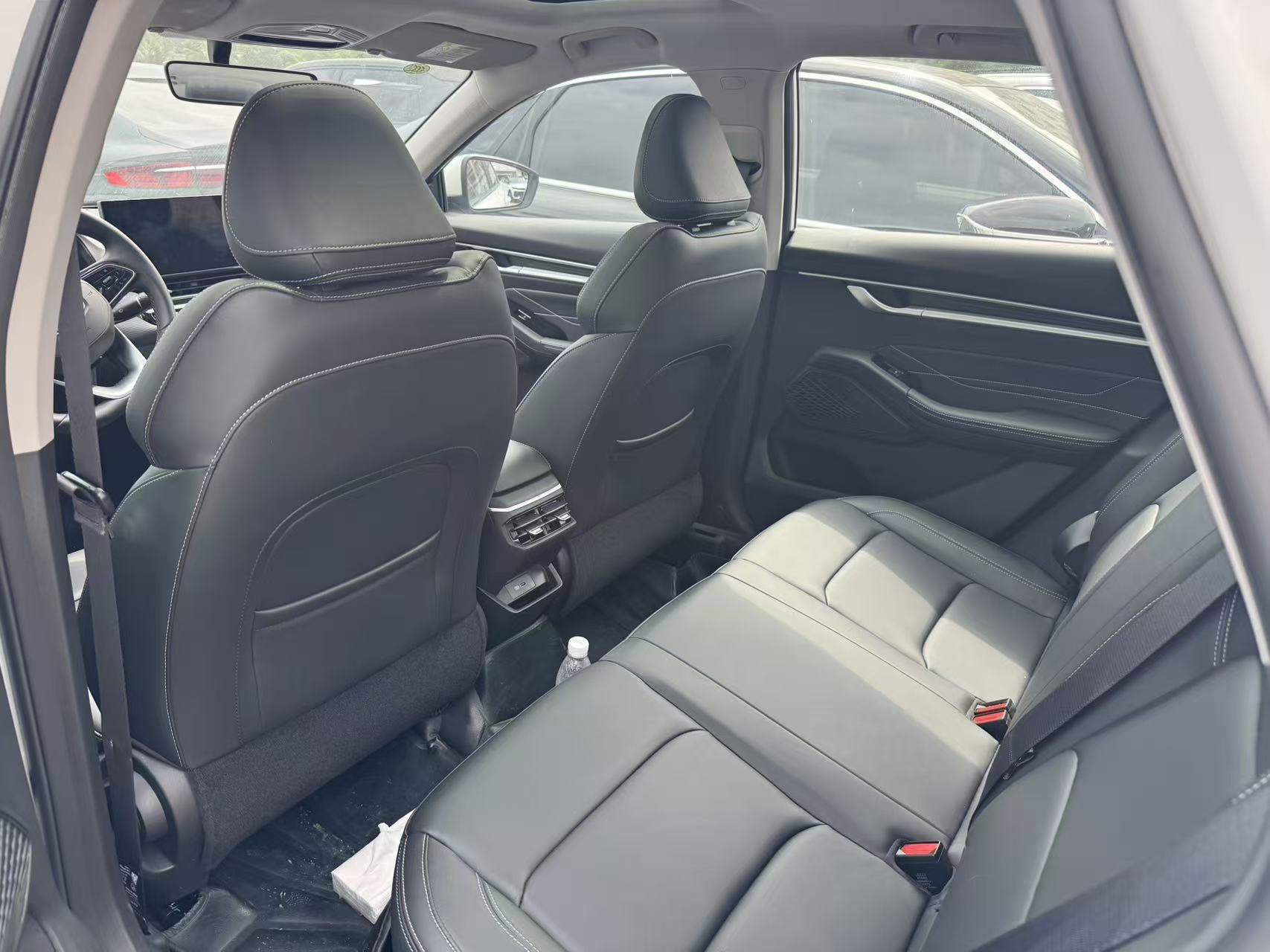 GEELY Emgrand 2025 car image #3