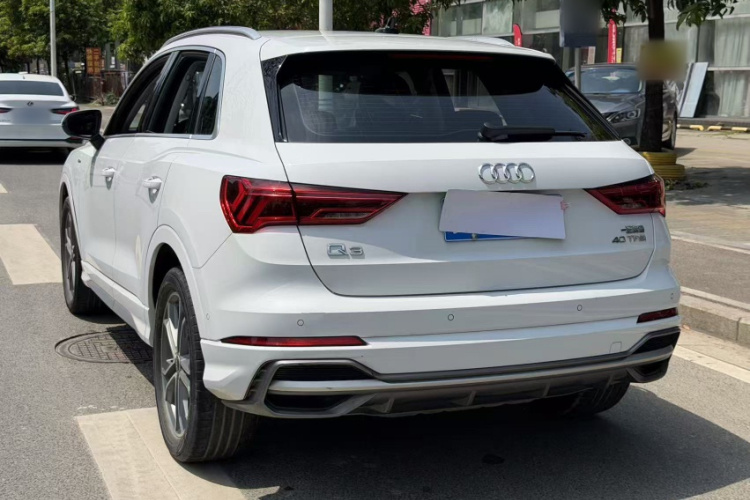 Audi Q3 2023 car image #6