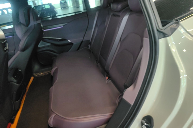 MI SU7 2024 car image #17