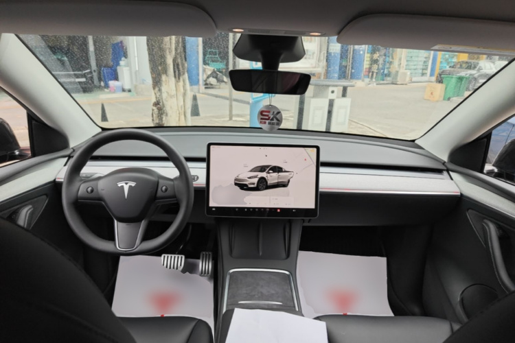 Tesla Model Y 2024 #10 Tesla Model Y 2024 car image #10