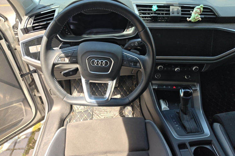 Audi Q3 2021 #12 Audi Q3 2021 car image #12