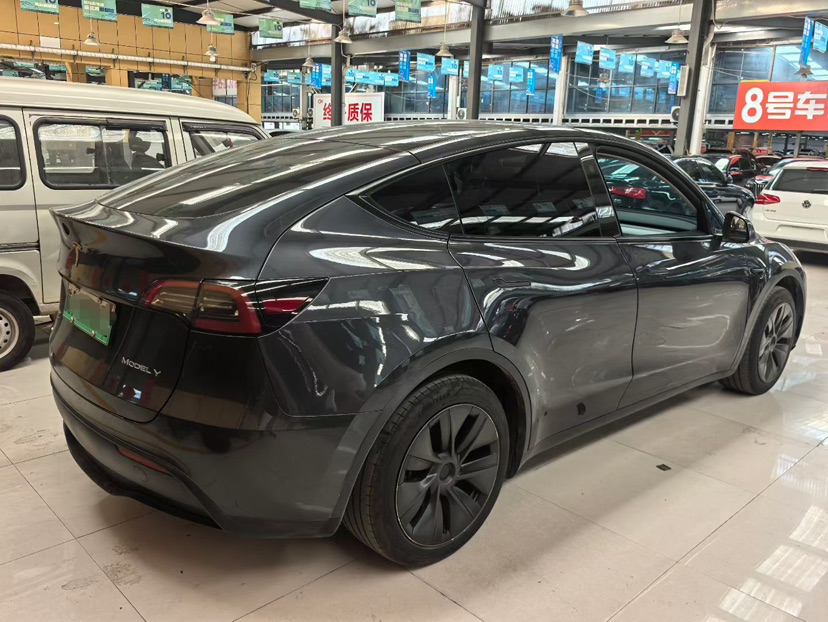 Tesla Model Y 2024 #5 Tesla Model Y 2024 car image #5