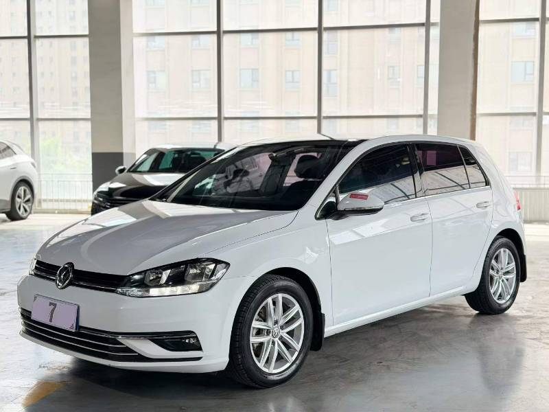 Volkswagen Golf 2018 صورة سيارة 