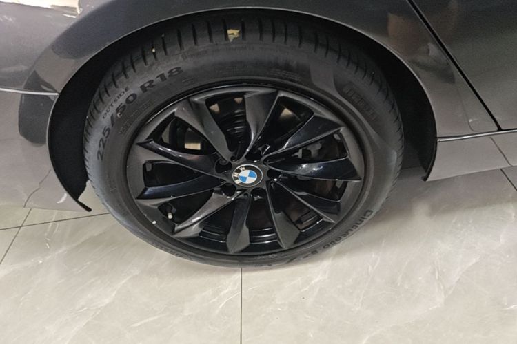 BMW 3 Series GT 2018 car image #10