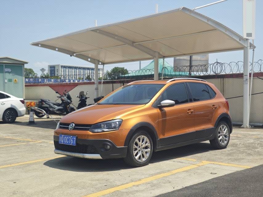 Volkswagen Polo 2016 car image 