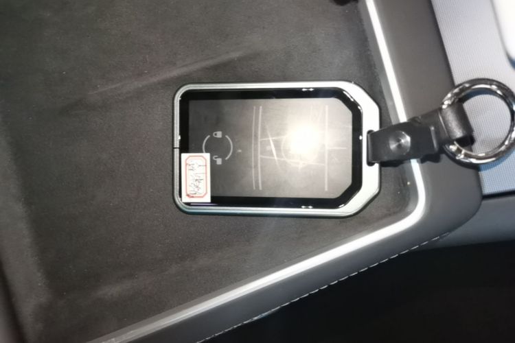 Tesla Model Y 2025 #9 Tesla Model Y 2025 car image #9