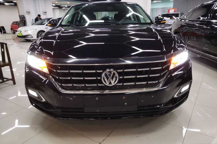 Volkswagen Passat 2024 car image #3