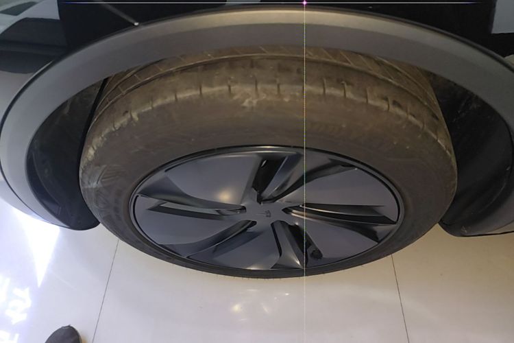 Tesla Model Y 2025 immagine di auto #9
