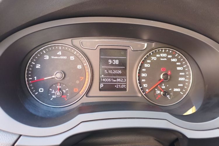 Audi Q3 2019 car image #12