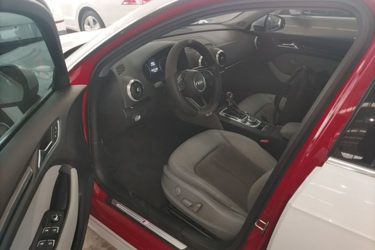 Audi A3 2019 car image #16