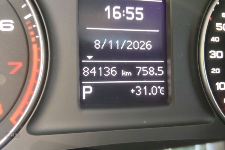 Audi Q3 2019 car image #14