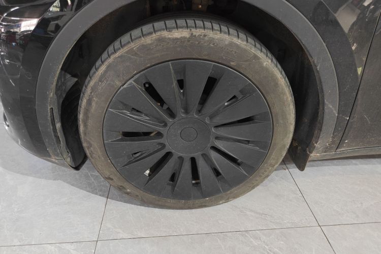 Tesla Model Y 2022 car image #9