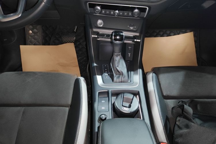 Audi Q3 2021 car image #14