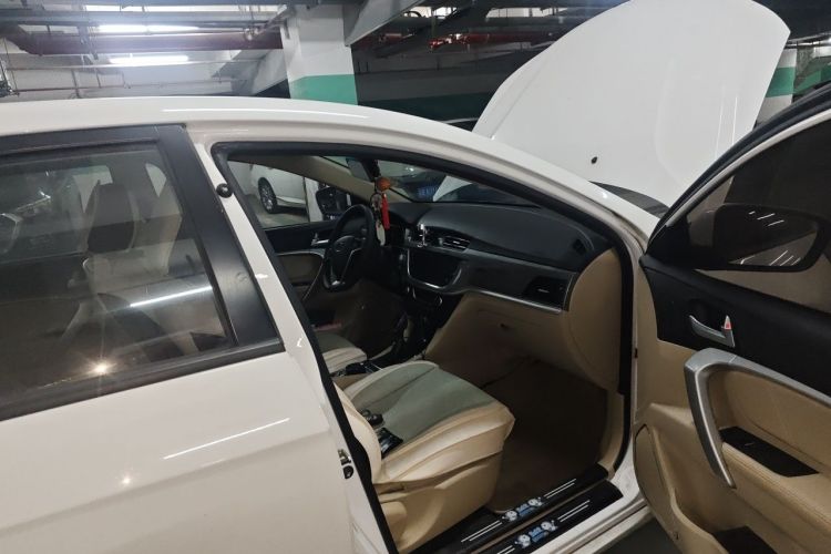 GEELY Emgrand 2018 car image #23