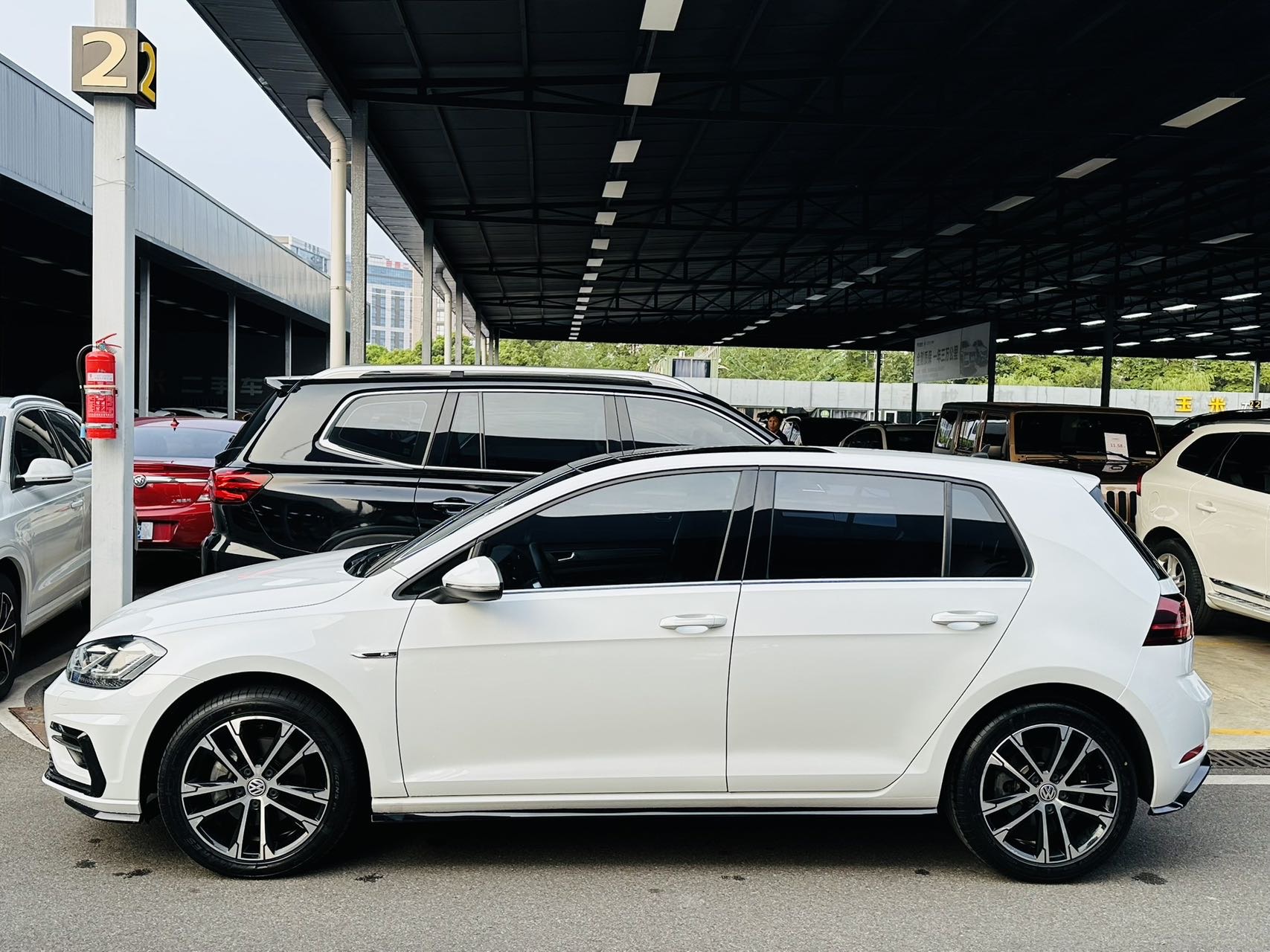Volkswagen Golf 2020 car image #3
