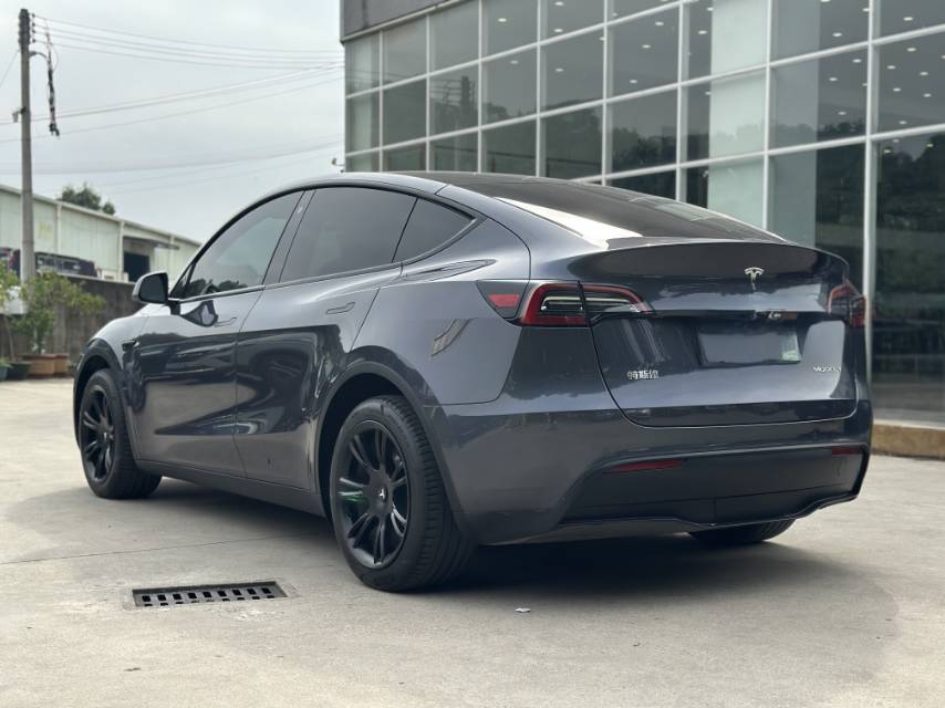 Tesla Model Y 2024 car image #7