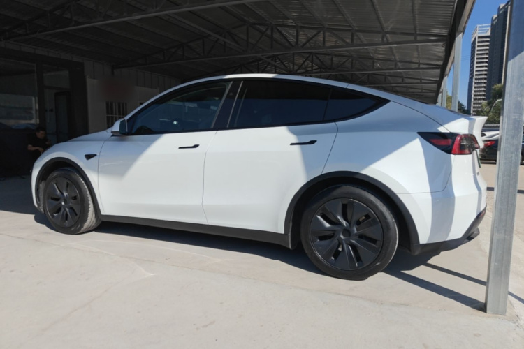 Tesla Model Y 2024 #5 Tesla Model Y 2024 image de voiture #5