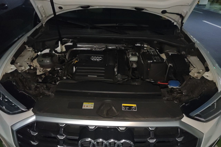 Audi Q3 2022 car image #18