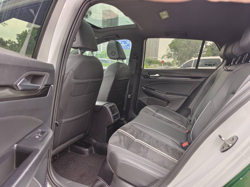 Volkswagen Golf 2022 car image #7