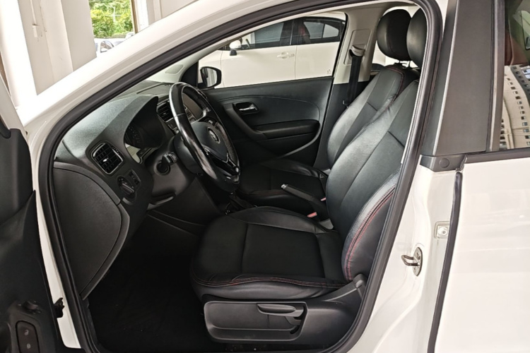 Volkswagen Polo 2019 car image #15