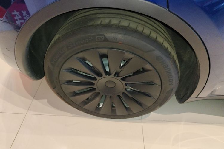 Tesla Model Y 2022 #10 Tesla Model Y 2022 car image #10