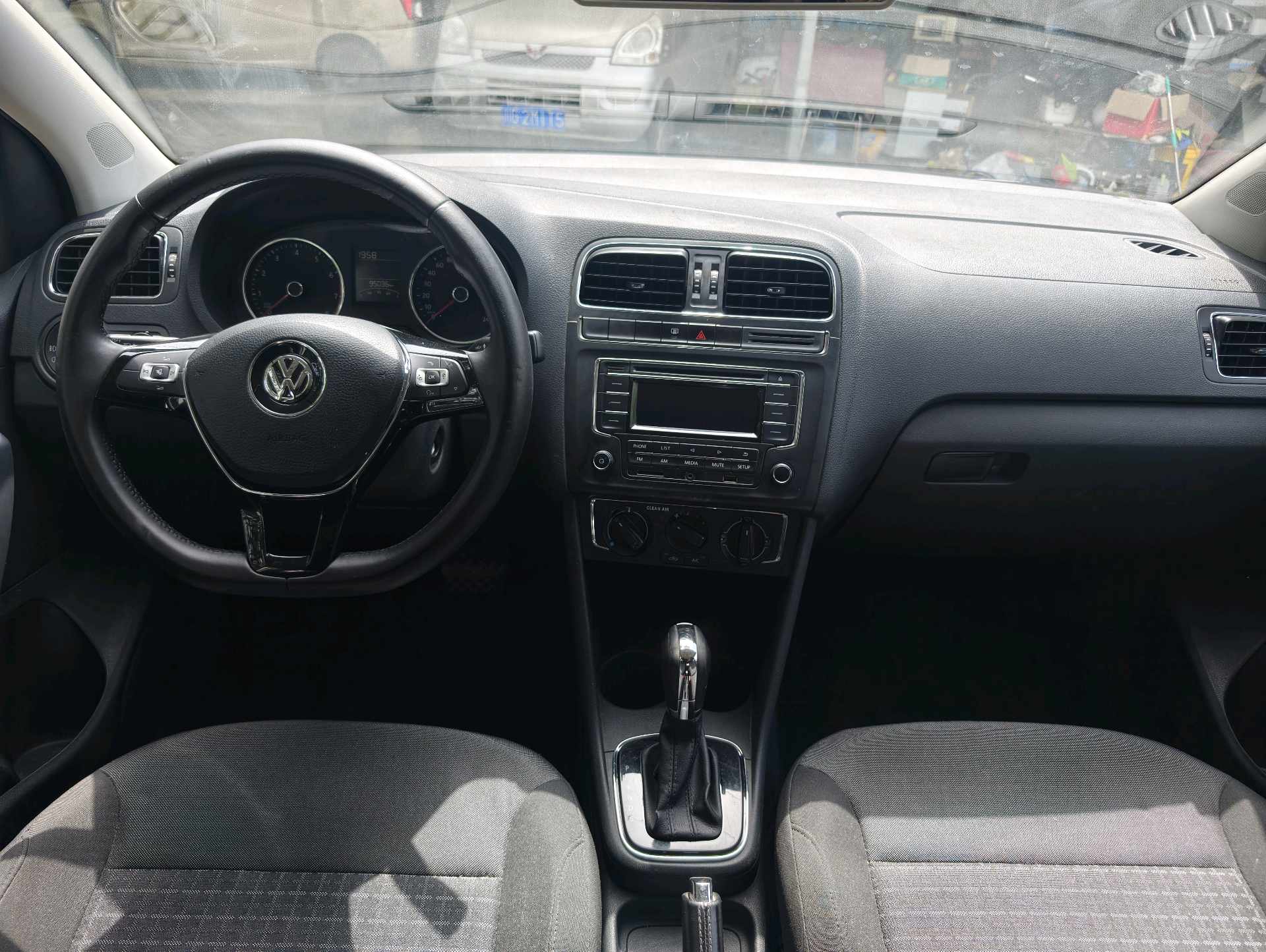 Volkswagen Polo 2016 car image #9