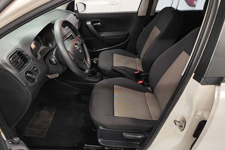 Volkswagen Polo 2015 #18 Volkswagen Polo 2015 car image #18