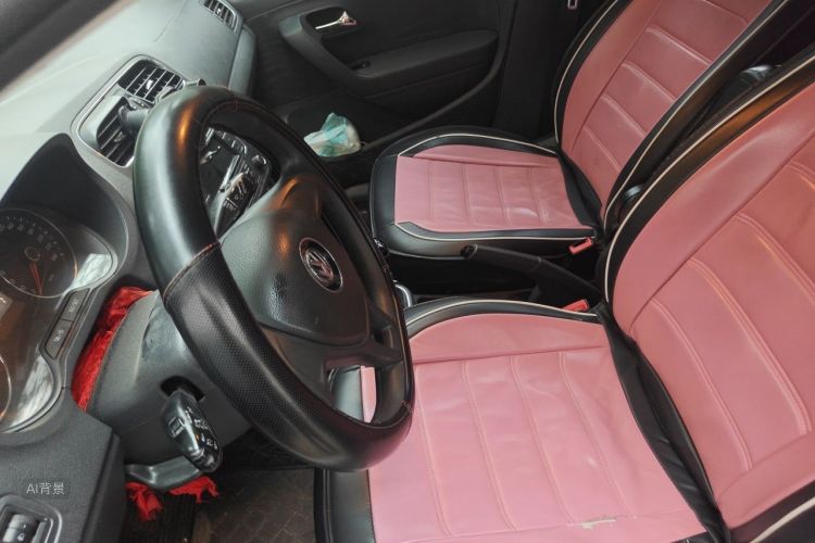 Volkswagen Polo 2015 car image #17