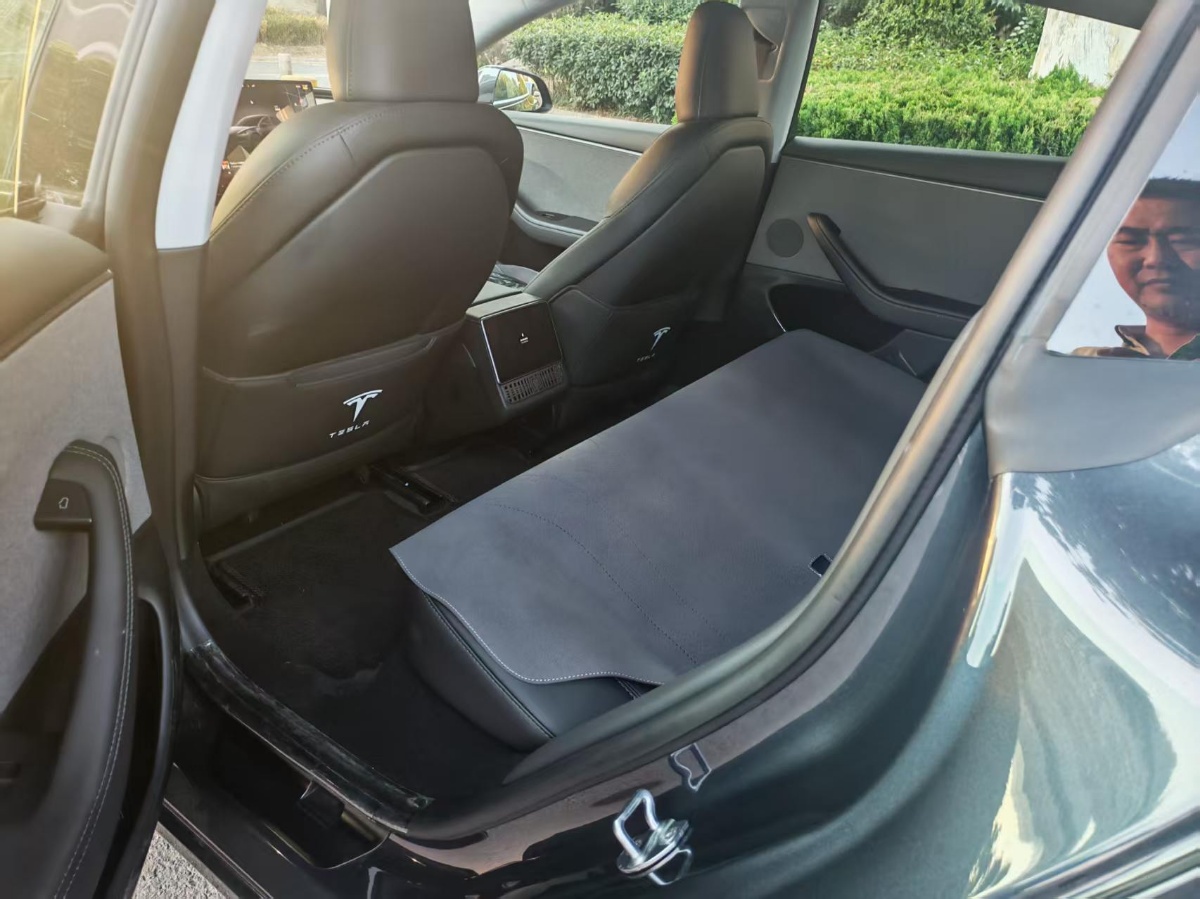 Tesla Model 3 2025 car image #2