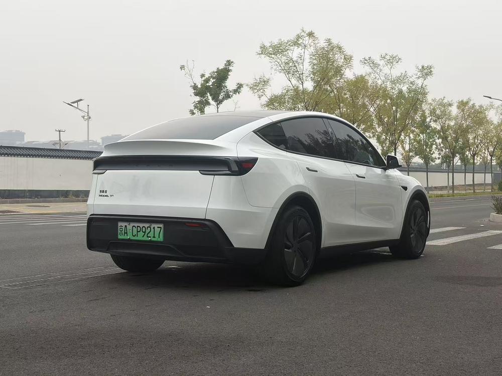 Tesla Model Y 2026 #7 Tesla Model Y 2026 صورة سيارة #7